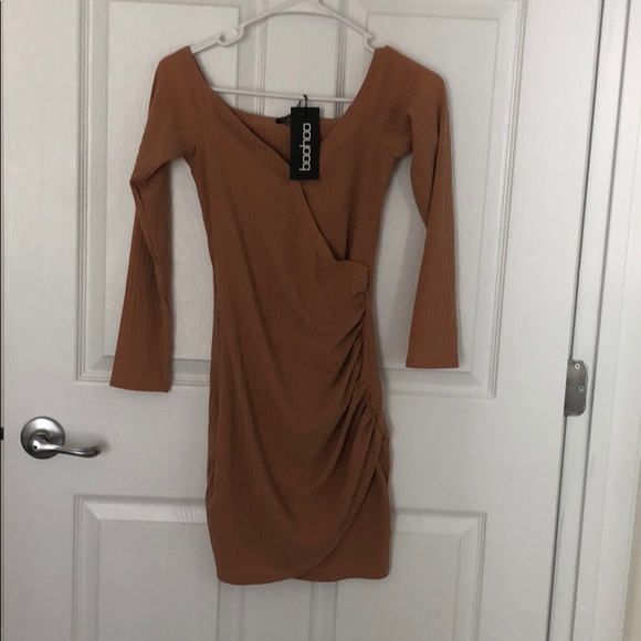 New boohoo camel colored bodycon dress - Picture 2 of 5